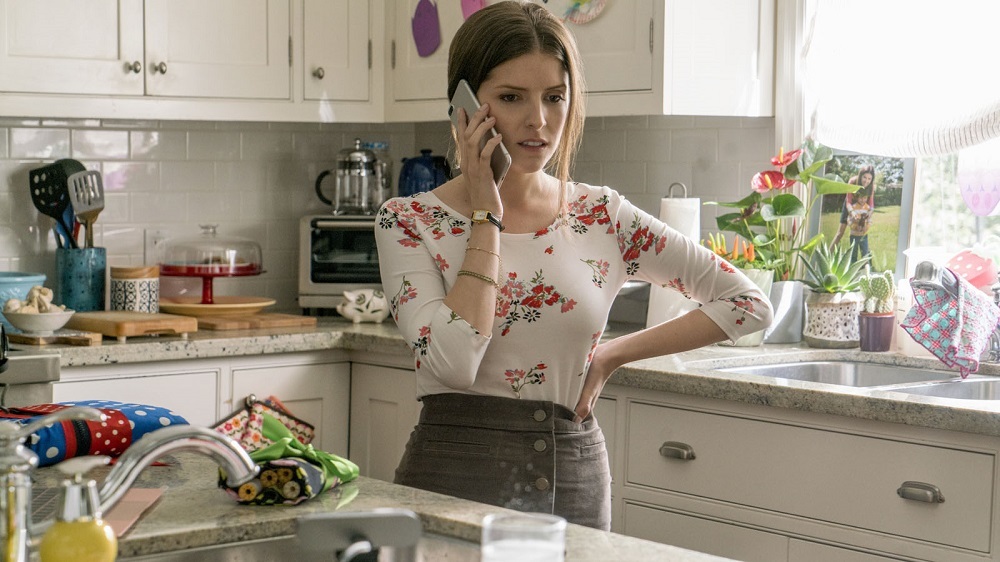 آنا کندریک در فیلم «یک لطف ساده» (A Simple Favor)